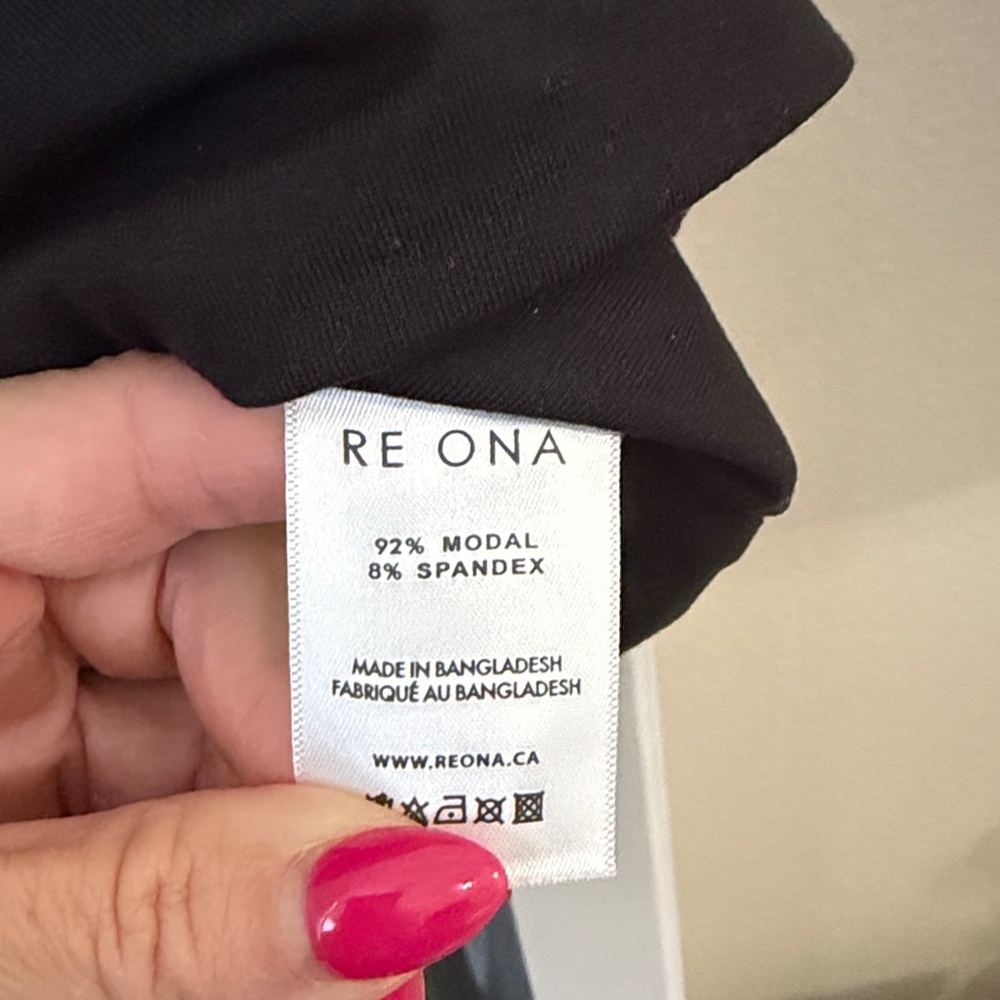Re Ona Classic Black Short Sleeve Tee - Picture 3 of 3